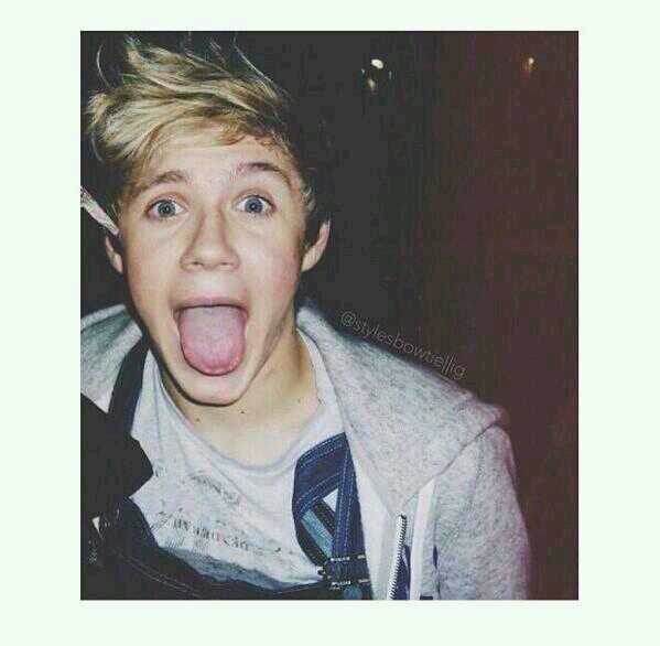 hey bby I just gave u a free follow so it would mean a lot if u could follow @tenderizayn ily :) x