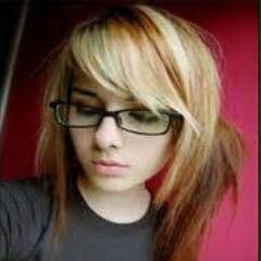 nerdy little birdy. I like comic books, Nintendo ds, and I love popcorn. have fun reading my tweets :) peace