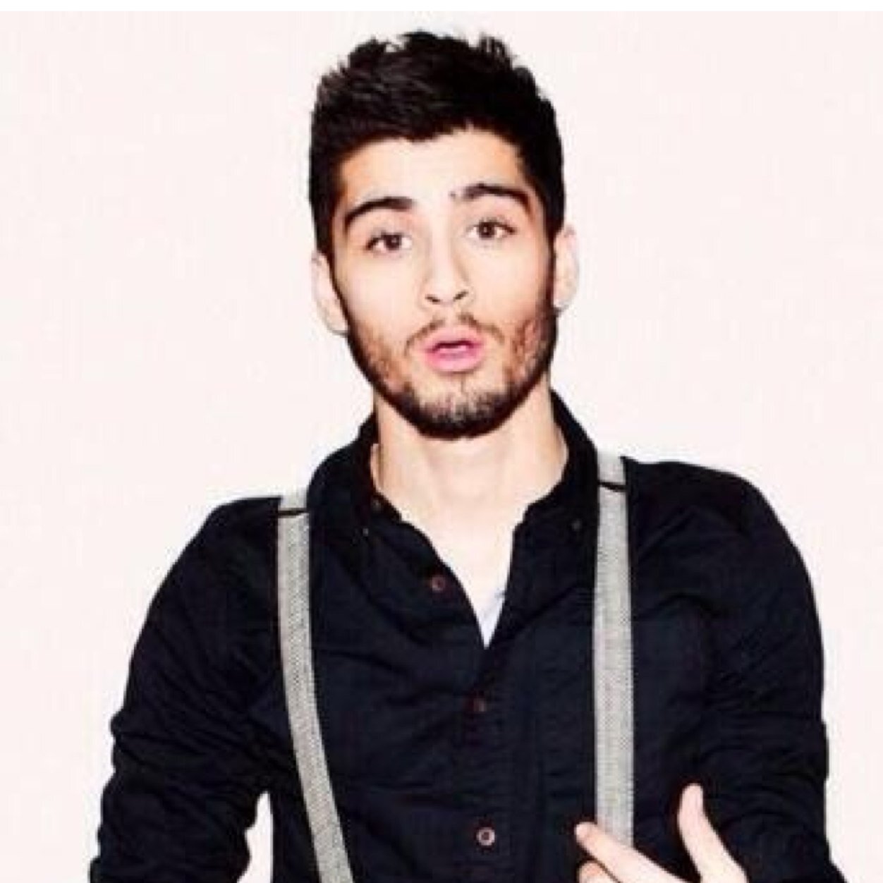 follow @vaguelyharry because i gave your sexy face a free follow :~)