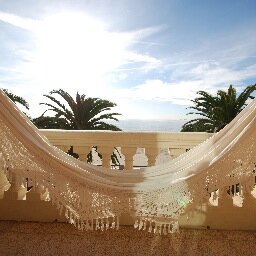 Hotel, Restaurante y Cafetería Voramar:
Hotel frente al mar responsable social y medioambientalmente. Economía del Bien Común.
