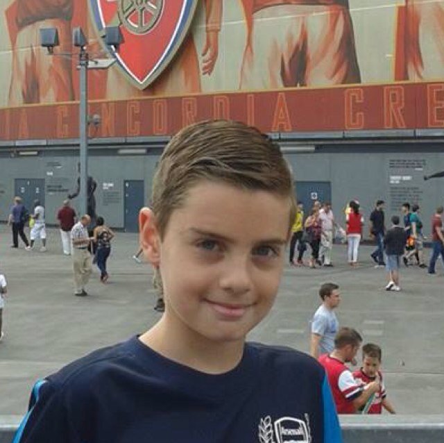 Arsenal fan, 25BBD577 , aged 13, follow me and i will follow you'