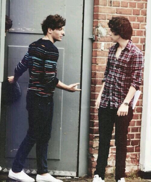 We all need something,
This can’t be over now,
If I could hold you,
Swear I’d never put you down. #Diana @onedirection