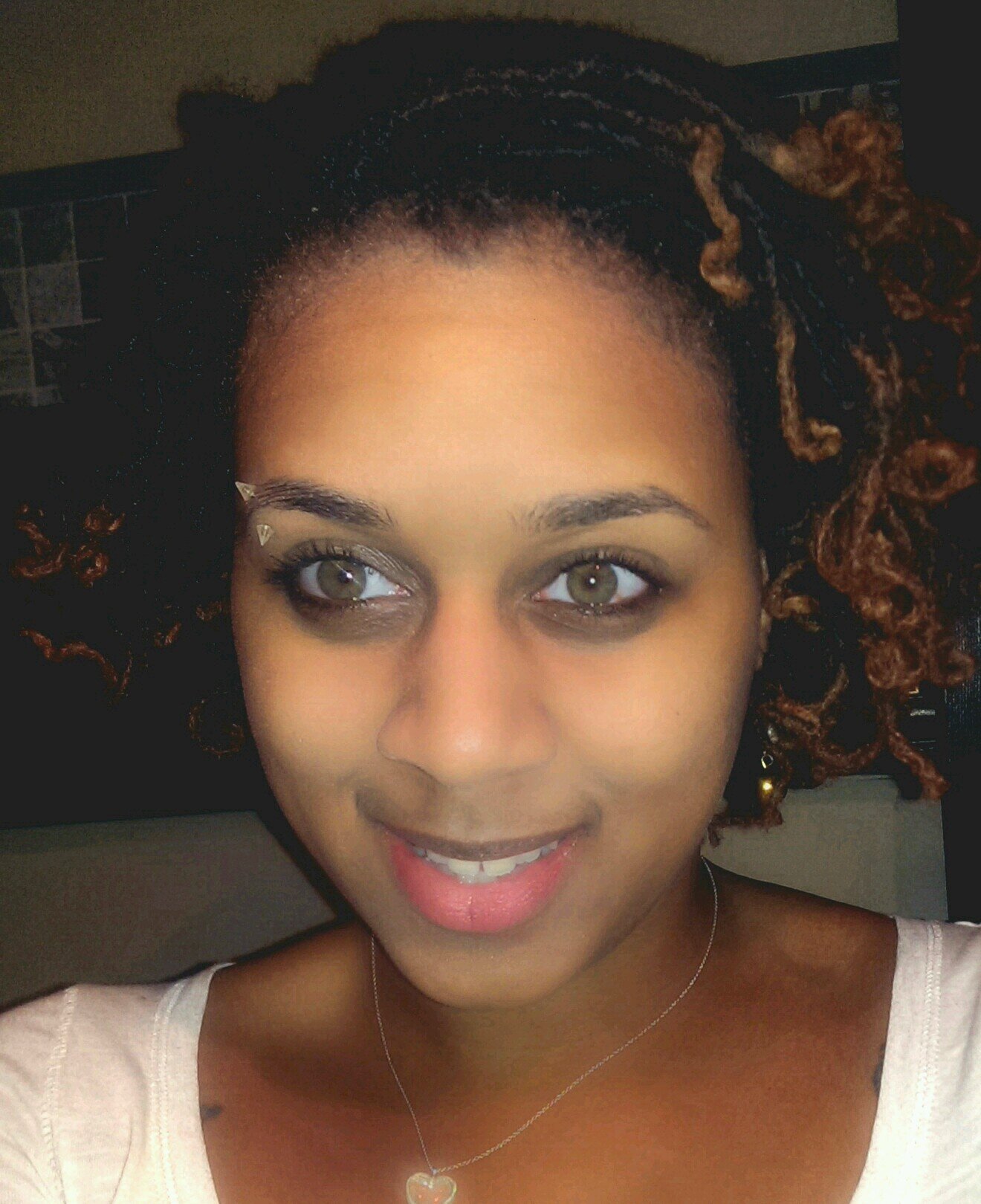 This is Hazel's World!! I do Photo's, Videos, Love sports, Love music! To contact: shani.payton@gmail.com