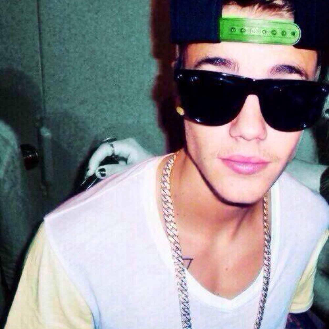 used to be @forevwithbieber

#imetthedj
Jammin to journals