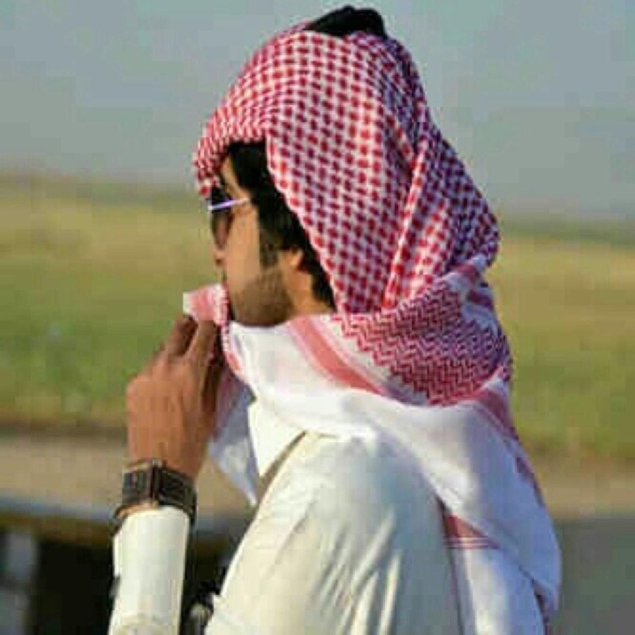 اللهم انك اخذت اغلى ماعلي في هذي الدنيا والدي اللهم اغفر لهم واجعل قبورهم روضة من رياض الجنة و اللهم اجمعني بهم بالفردوس الاعلى من الجنة