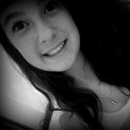 Sabe aquele risinho bobo que você da pra si mesmo, quando olha a foto de alguém e lembra do quanto ela te faz bem? (8'