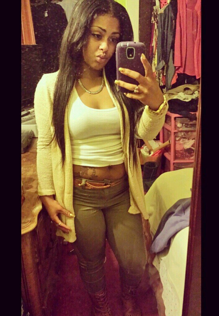 Let_Em_EatMe's profile picture. 