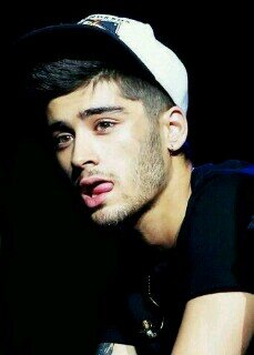 wckstrip's profile picture. ela é selenator e directioner você acha que ela beija alguém?