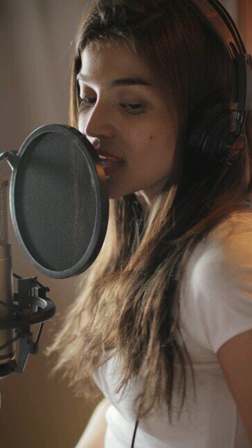Hi.My name is Anna.I am quiet and alone,but I am a very stong girl.I love to sing♪,write songs♬ and poems,and dance.#LifeIsButADream #LookingForTheOne #RP