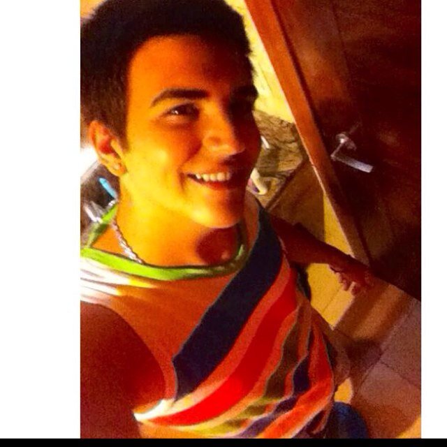 18. Estudiante de Derecho. 04144820502. Instagram: Eduardor_95
