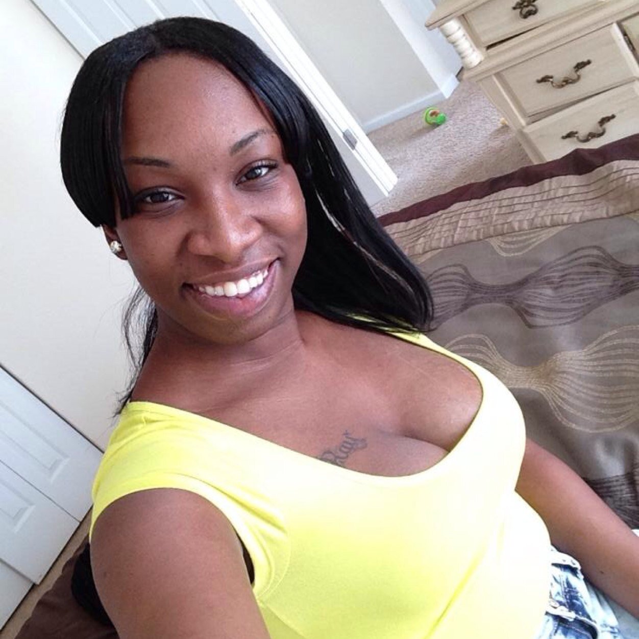 21 years young, Mother before everything..#Coltnationbaby,#teambrownskin,#teamfollowback https://t.co/LOUNF4Dfbz Follow or die ^_^