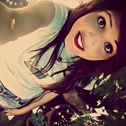 Holi Tengo 15 ñ.ñ, Soy Simpatica.  Escucho Distintos Tipos De Musica y Me Encanta Cantar*-*. Ariana Grande-One Direction- Justin Bieber -Matt Hunter- 3