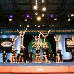 Living the cheer life. Love tumbling, stunting, and anything cheer related. Proud Canadian.
IO5 back and tumbler.