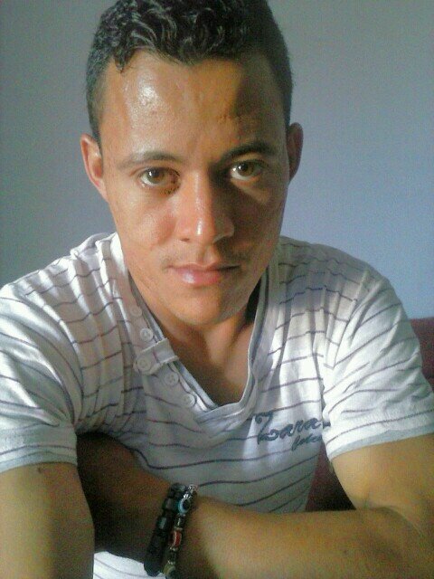 emilsonherrera's profile picture. me gusta compartir mi tiempo entre: mi familia,amig@s,mi trabajo,escuchar música,salir,pasear, bailar,practicar fútbol, y muchas cosas mas etc.....!!