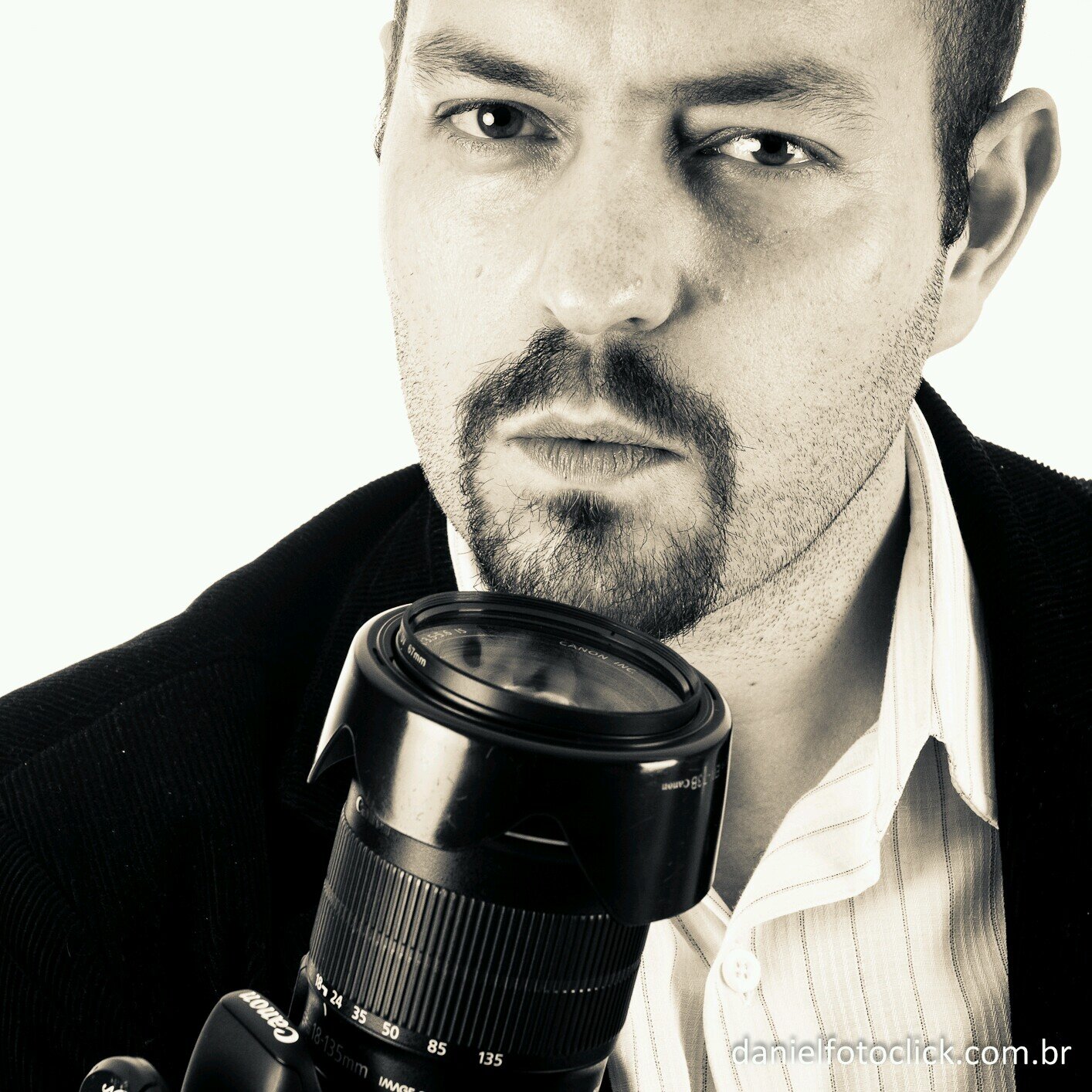 Fotógrafo de moda, catálogos, editoriais, books e ensaios em geral.  follow instagram: @danielfotoclick