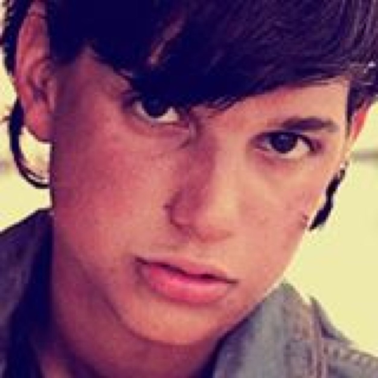 My name is Johnny. All i have is a scar...