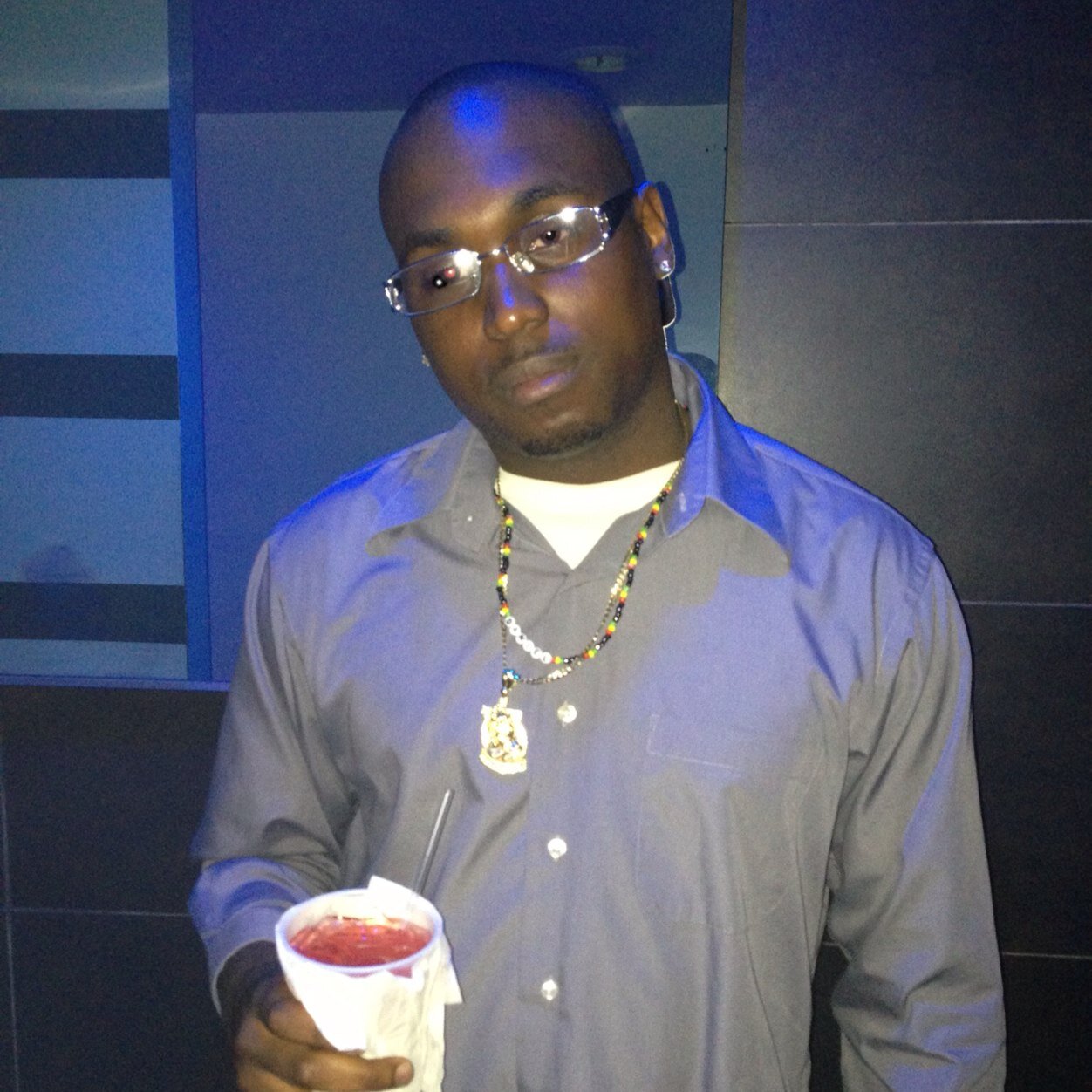 Promoter. 1/4 of Scandalous Vibes. Bout to make it big in 2012 and beyond. bookings hit me  or@djenzel