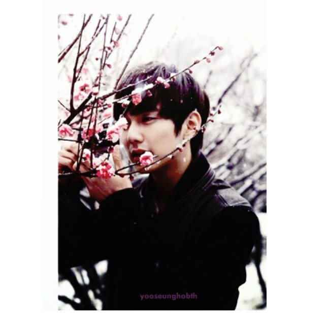 자기 소개해 드리겠어요. 제가 유승호 (봇)입니다 반갑습니다. / JUSt B0T NOt REAL . fAKE 0f YooSeungHo / all in Fav. / ฟอลผมคุณจะไม่เจอคำว่าดราม่าและผมว่าผมเป็นบอทแรกนะ(?) ㅋㅋ ;D