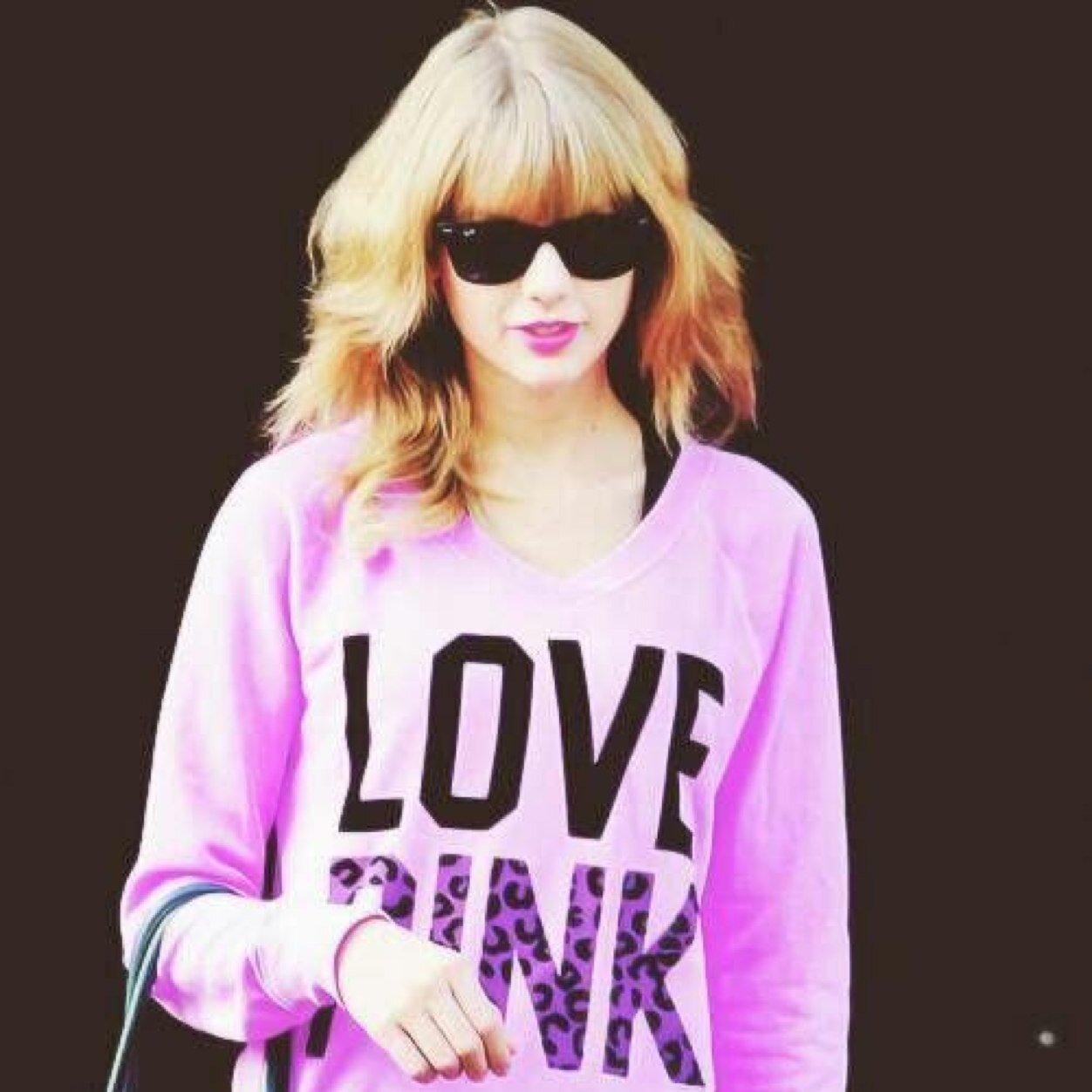 Hey Follow this fanbase if you want to get more information about taylor!❤ Enjoy with 3 admin