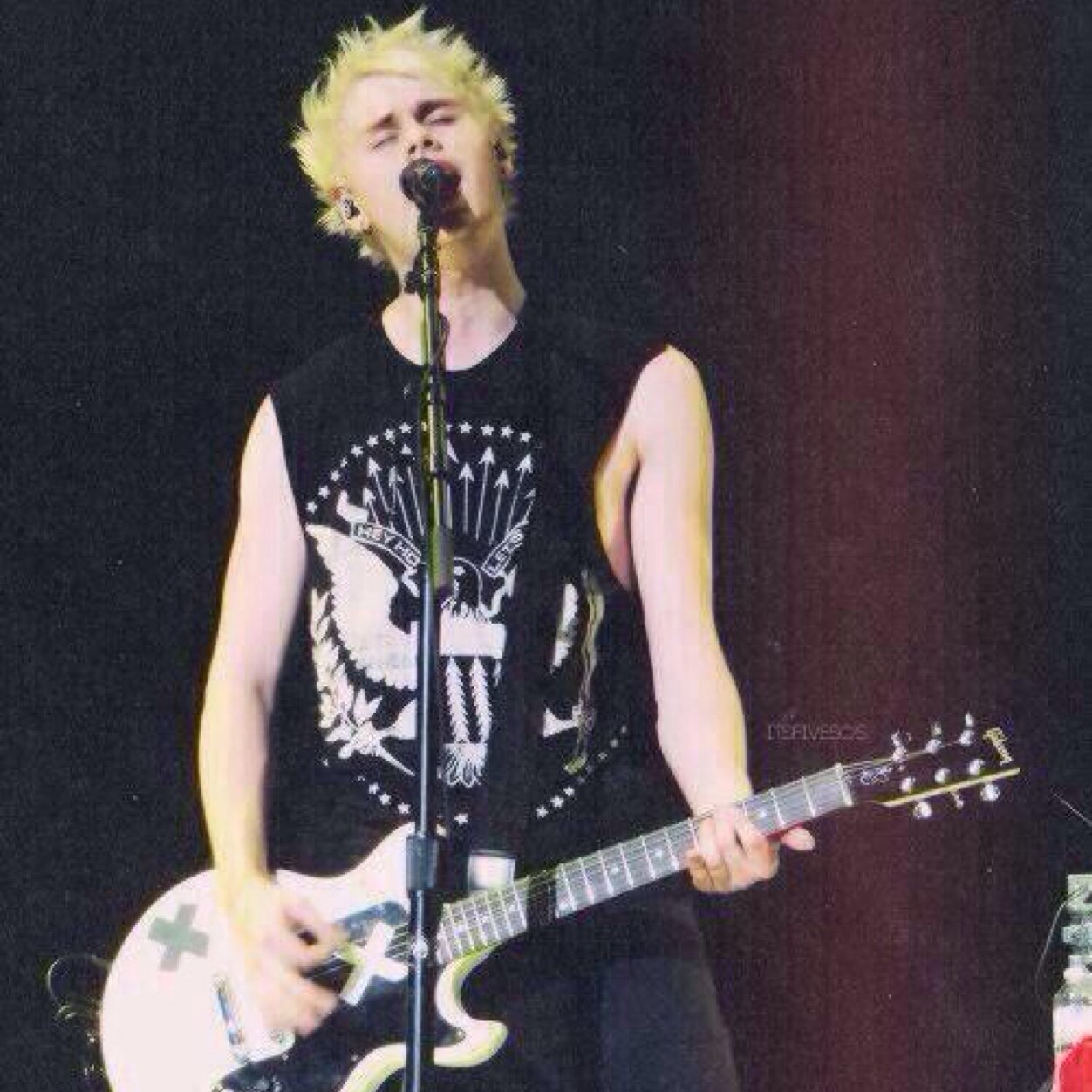 if i found you, so will michael :-) ask @hemmosnirvana to dm you, if she favs the tweet it means she did :-)