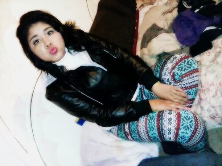 Me Gusthaa Ezkuchaar Musikaa dd' @mcaeseoficial & dd' Muchaa máz, Wueeno dd' Todaa.
 Me Gusthaa la Actitud dd' @alex_sotelo para Bailaar.
Siganmee poor' Fa!!