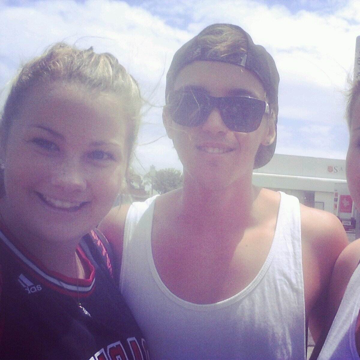2.12.13 Saw my idol front row of the runway, he touched my hand and sang to me.
3.12.13 met DJ Tay James!
Justin & Cody are My lifesavers♡.