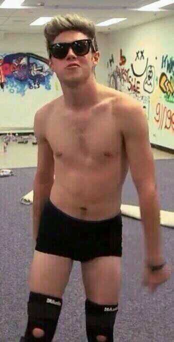 Free follow! Go follow @niallscrexm please ☺♥