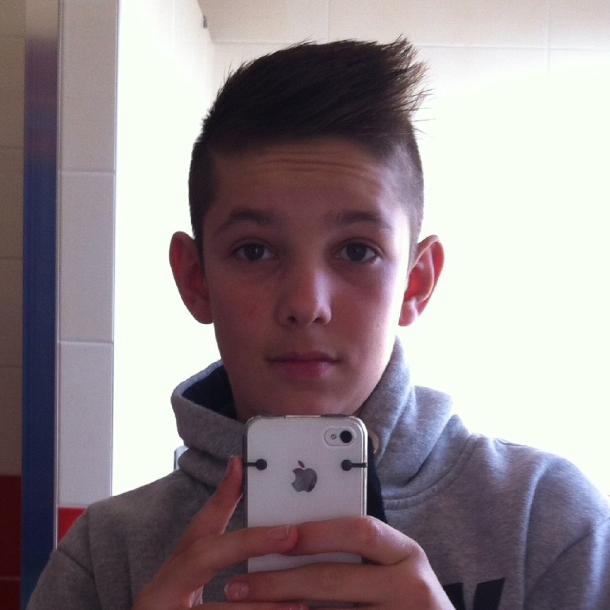Alexis 15 ans follow moi jfollow back :) #teamOL #teaminsomniaque