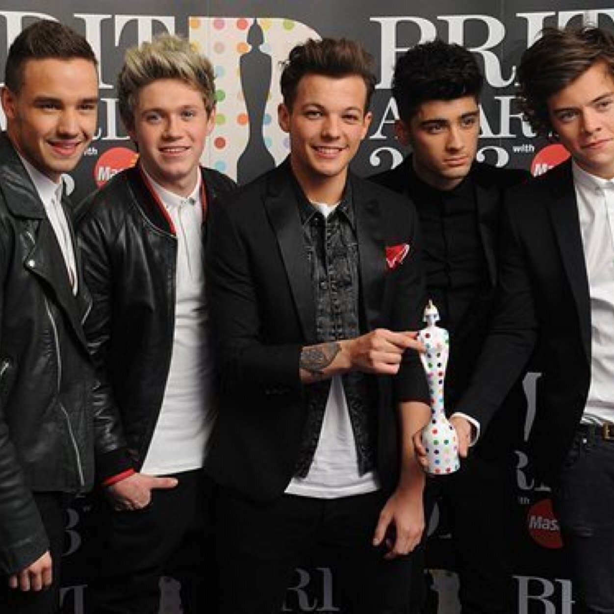 FAN PAGE FOR ONE DIRECTION, FOLLOW MY BEST FRIEND @lovequotess123