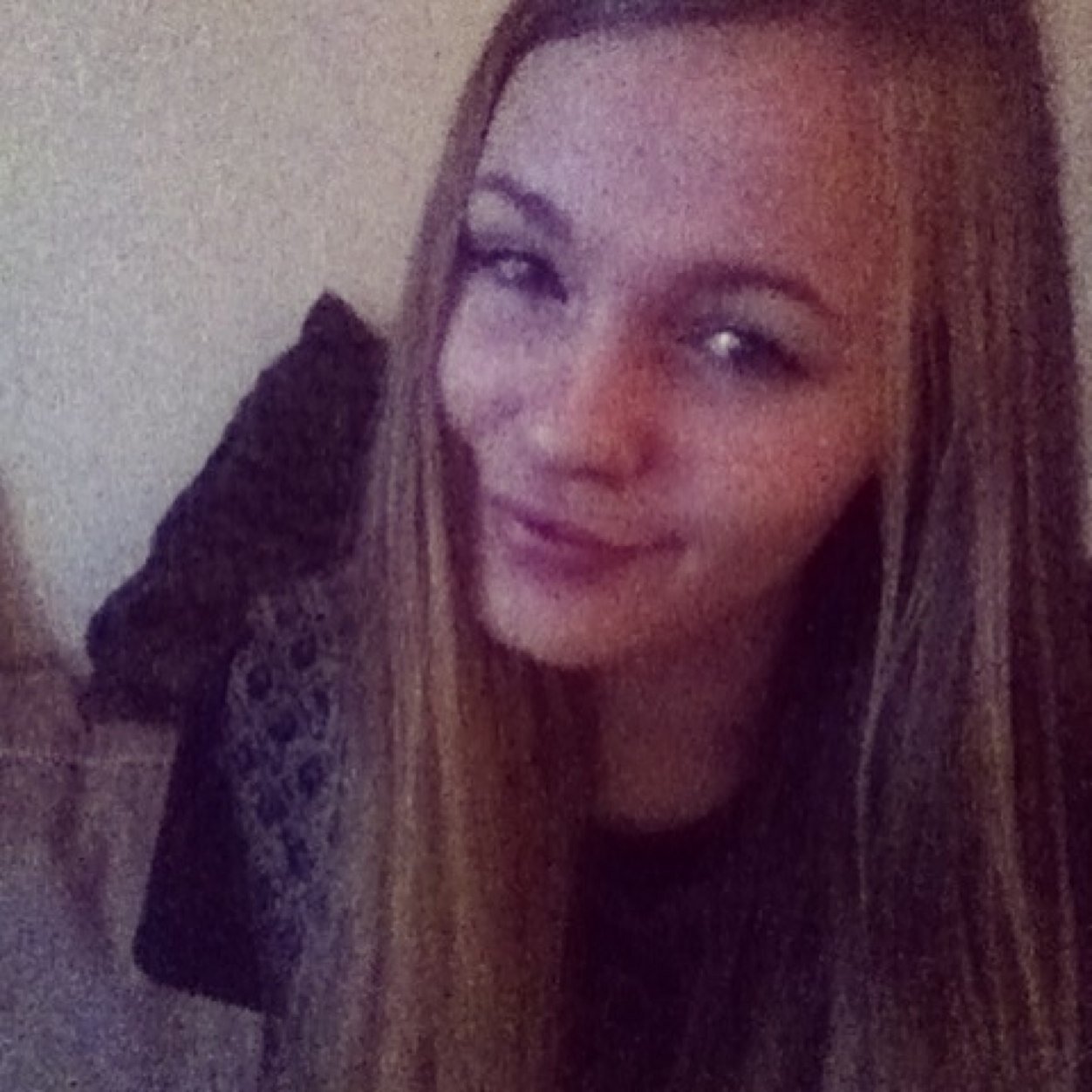 18-music-GoD-friends&family- following the most important one in my life-trying to have lots and lots of fun in the things i do- Oh i want a piano! and school..