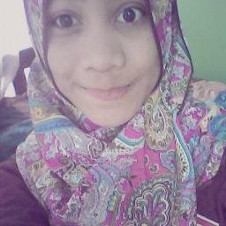 Anis :) Young + Fresh + Crazy + Kind *Puji Diri Sndiri*  Young Cuz 14 Years Old ! Fresh ? Ouhhh ,, Ofourse ! Crazy With My Gang Versitiey's Family