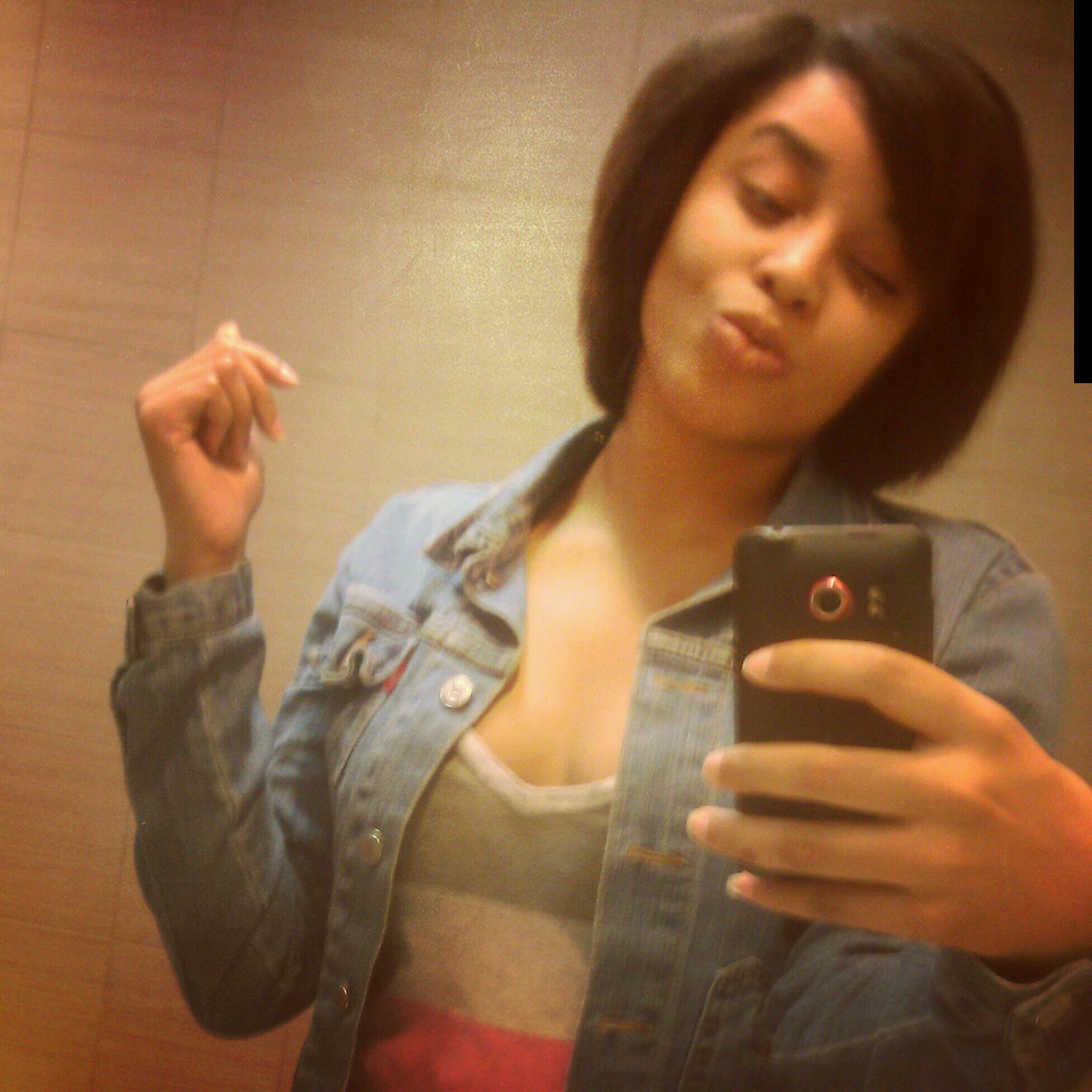 well my name is Tessa , i live for my son & daughter and i do me cus thats a MUST. IG:Kissedbyhazel__ follow me .