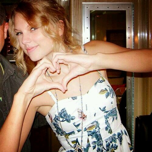 free follow for a swiftie!! :)