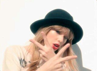 Kata orang orang aku tinggi..life is never flat..let's be friend;)