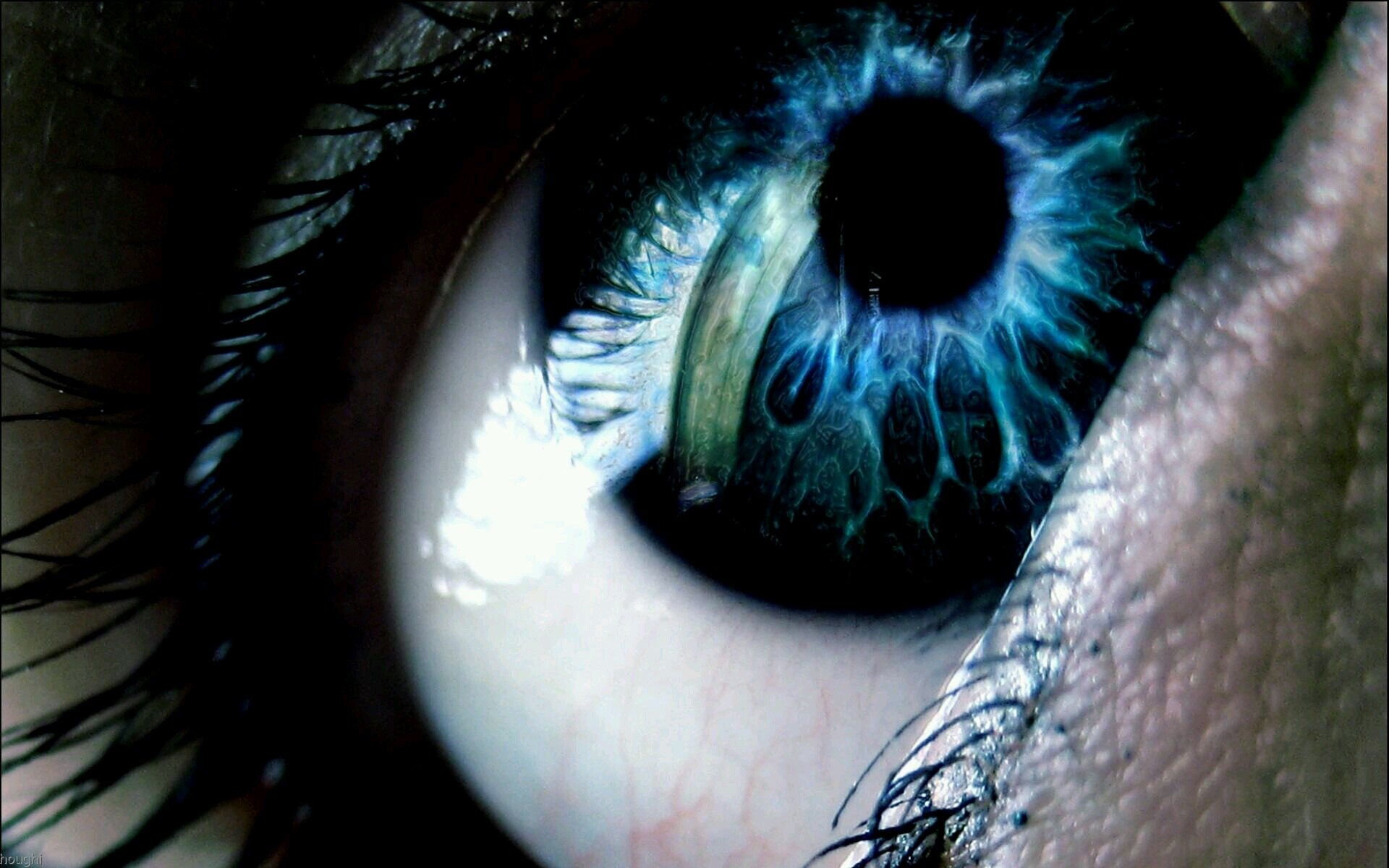 ‏‏آگثر ما أُحِبْ ! آلثرّثَره.. آلصَامِته مع نفسي ۈ آلحديث آلمُختصَر مع ( النَّاسِ ) .