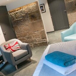 Luxury Accommodation in the Heart of Edinburgh; only overlooked by the Botanic Gardens.