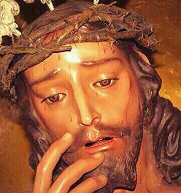 Y mi Tierra, en Martes Santo de Primavera, se viste de Costalera, de Promesa y Pasión. Nazarenos y Malenas por los caminos de Dios.