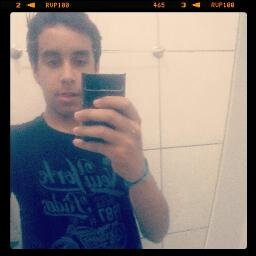 a unica coisa que importa e ser feliz. seg aew q eu sigo de volta :)