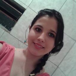 sou evangelica  adoro maquiagem roupas e sapatos ....