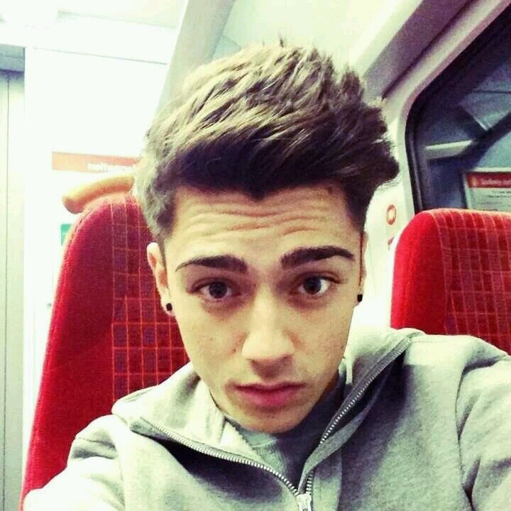 Joey is prettier than you bye ♡ personal accs are @sparklycuthbert & @Amyy_ElizabethX ♡
