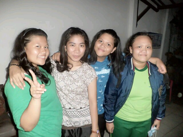 Hidup akan selalu berharga jika kita mensyukuri dan memahaminya ☃ Jesus♥ | 27vhs14 | keyboardist| avril lavigne♥| DG♥♥| fashion designer! ☀