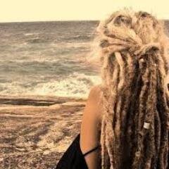 Menina Marrenta & Romântica ,, AmoO Futebol,, Ler Livros,, Mpb Rock,, Reggae,, Soou otiima amiiga :p,, Chatta Quase seempre :p