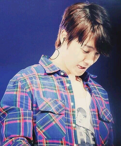i keep falling in love with LeeDonghae .. i crazy admire with SuperJunior .. i have many adorable ELFs and Kpoppers .. Seoul is my destination someday ..