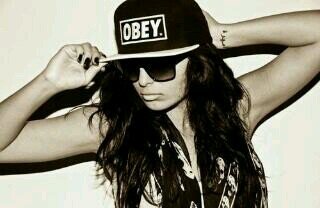 dit is het 'officiële' account van JustMeetOrNot. Geniet van onze tweets ♡