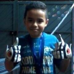 Meu  nome é Vinicius Santos Costa,quando eu crescer quero ser o melhor Goleiro da Historia,sou santista fanatico e amo futebol,mas familia em primeiro lugar...!
