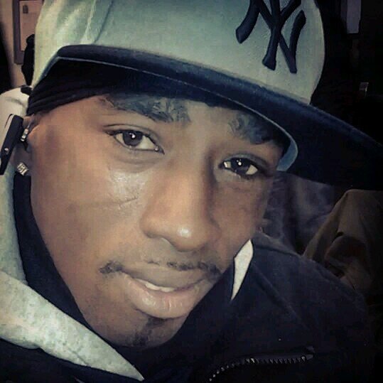 I am BROOKLYN ,BORN. i am an aspiring creative writer poet,Comedian,photographer,Fantasti Graphic Designer and artist.