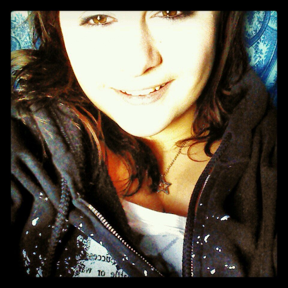 18 years old!! I'm a junior and if you follow me and I'll follow you back!;)