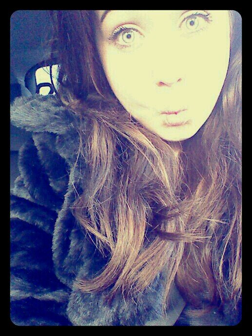 Uk ,  ,grimes , brooke candy  ,Follow me i follow back.