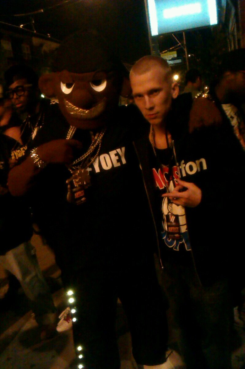#Music Artist/Producer/Songwriter from #Toronto. Worked with @Young_Noble1 from the Outlawz, @Choclair, @DJDISSPARE @VASTbeats & more
- http://t.co/iwLY2ku6HT