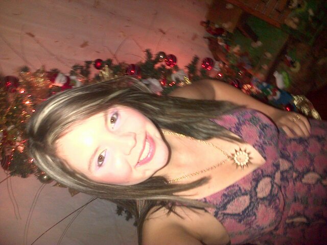Licenciada en  educación integral. M encanta la música; sencilla; sensible; cariñosa; amiga; bella y apasionada ♥ logrando mis metas, gracias diosito.